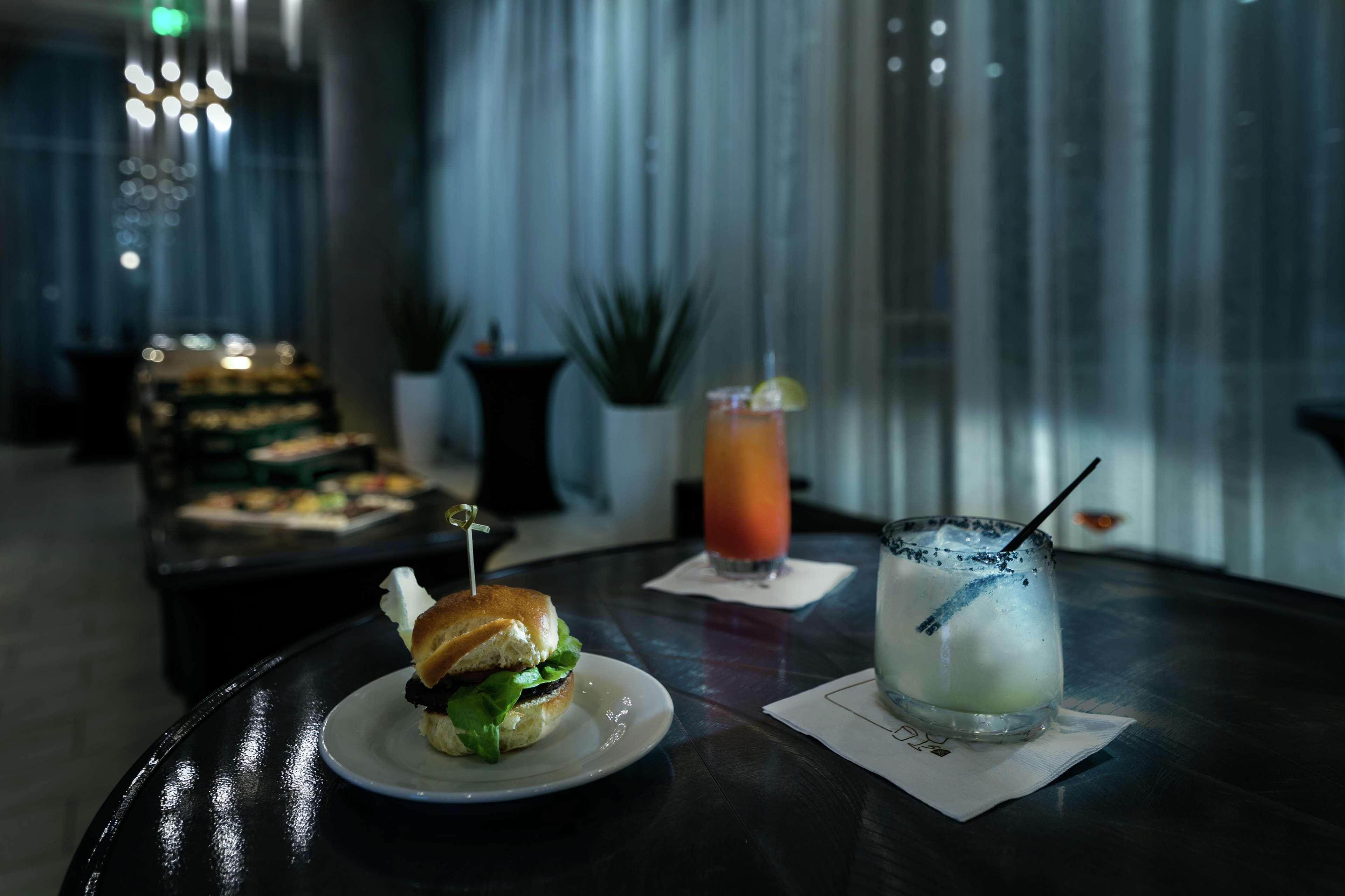 Hilton Garden Inn Seattle Bellevue Downtown, Wa Bagian luar foto