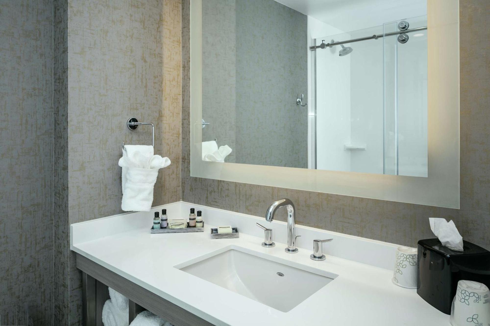 Hilton Garden Inn Seattle Bellevue Downtown, Wa Bagian luar foto